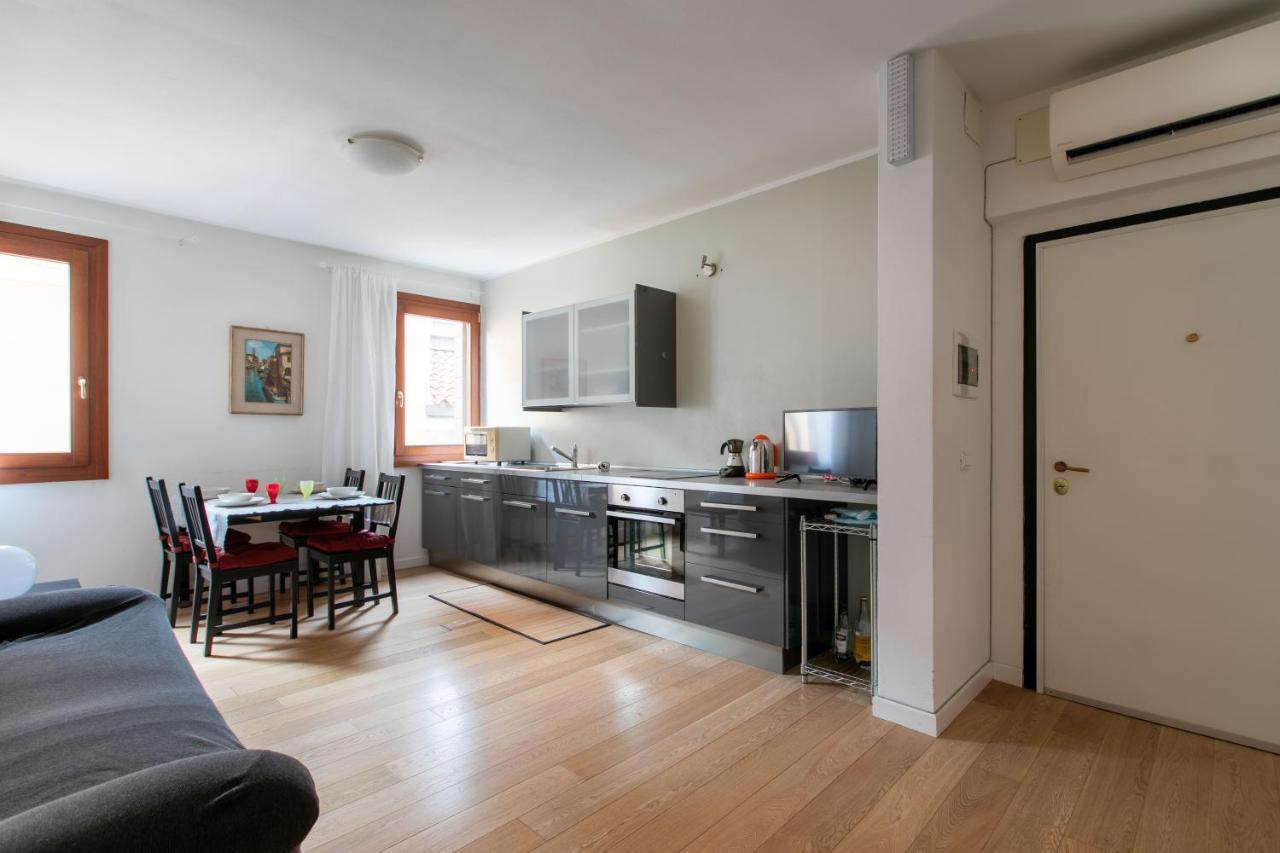 Venice Lance With Lift, 2 Minutes Walk From The Train Station Exterior photo